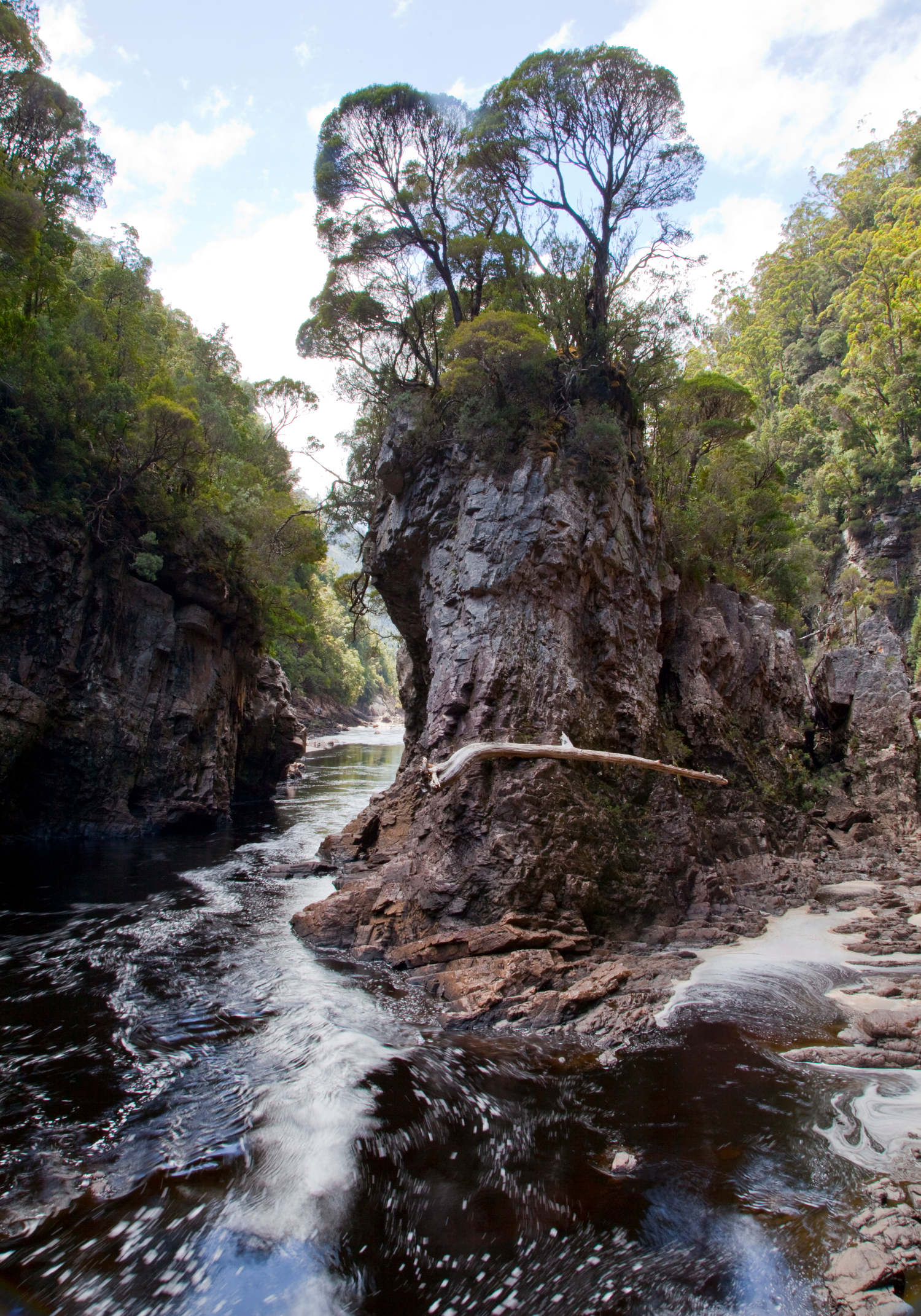 Iconic Rock Island Bend on the Franklin River, Photo: Dr. T Ruff, Water by Nature Tasmania, Franklin River Rafting ™